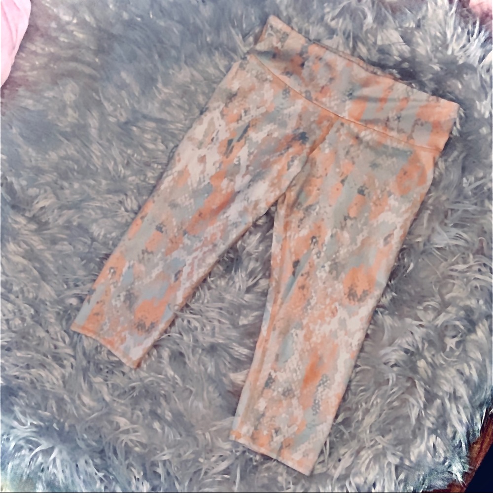 Alo Peach Airbrushed Python Performance Capris - image 1